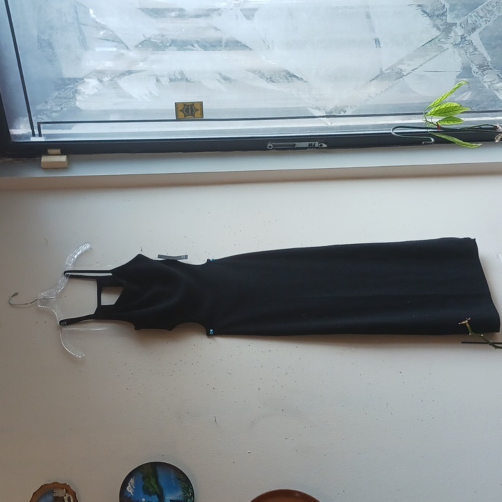 "CAUTION TO THE WIND" MIDI DRESS NEW SIZE SMALL.